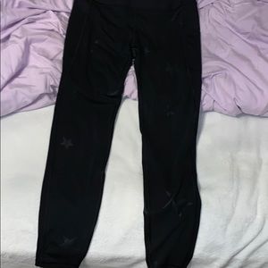 Black star leggings